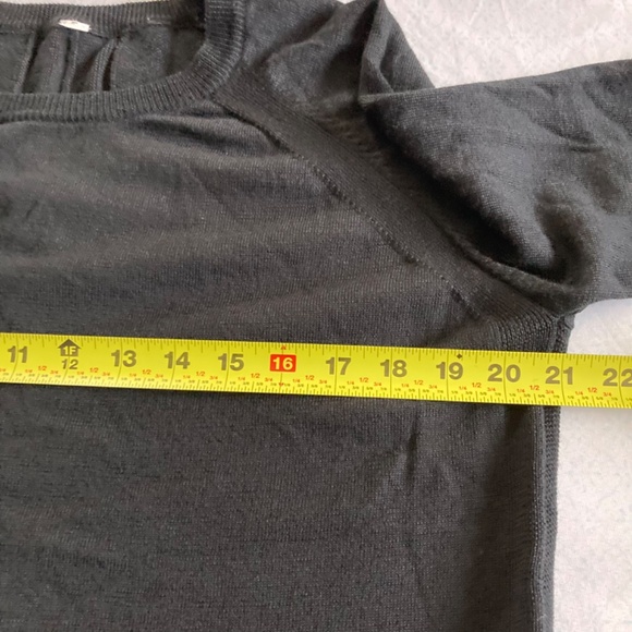 Lululemon Women’s sweater - Picture 5 of 6